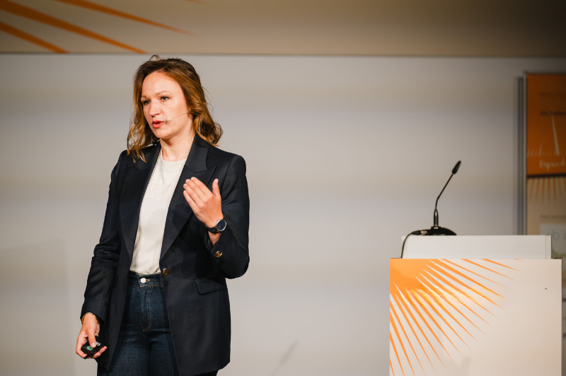 Dr. Julia Zukrigl Speakerin auf der Bühne